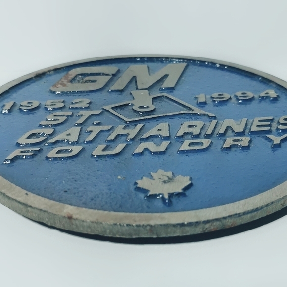 1952-1994 General Motors St.Catharines Foundry Cast Plaque - measures 7.5" diame - Picture 7 of 7